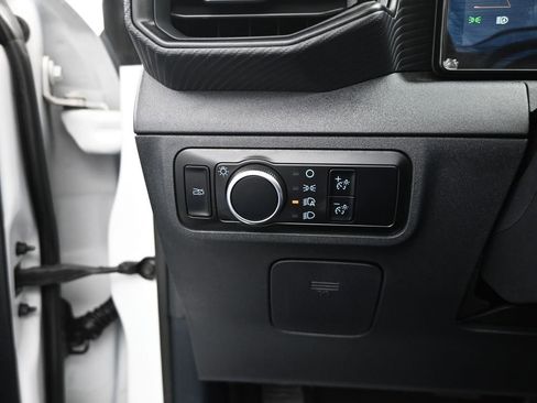 Used 2024 Ford Mustang Convertible image 13