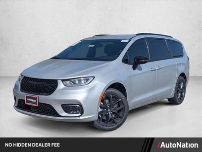 New 2026 Chrysler Pacifica Select w/ S Appearance Package