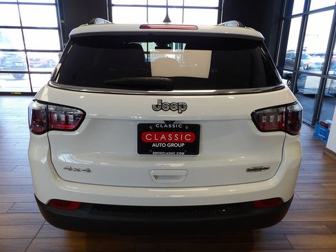 Used 2024 Jeep Compass Latitude w/ Sun and Sound Group AWD/4WD image 7