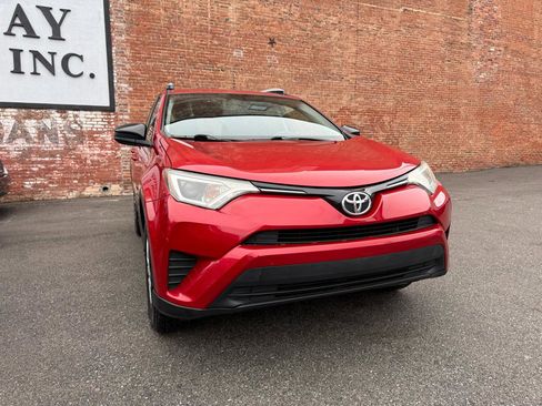 Used 2016 Toyota RAV4 LE image 2