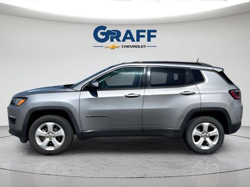 Used 2018 Jeep Compass Latitude w/ Cold Weather Group AWD/4WD image 2