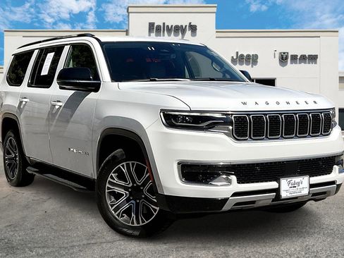 Used 2024 Jeep Wagoneer Series II w/ Flexible Seating Group image 11