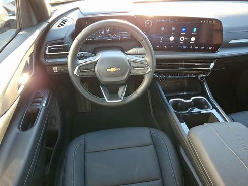 Used 2025 Chevrolet Traverse LT image 20