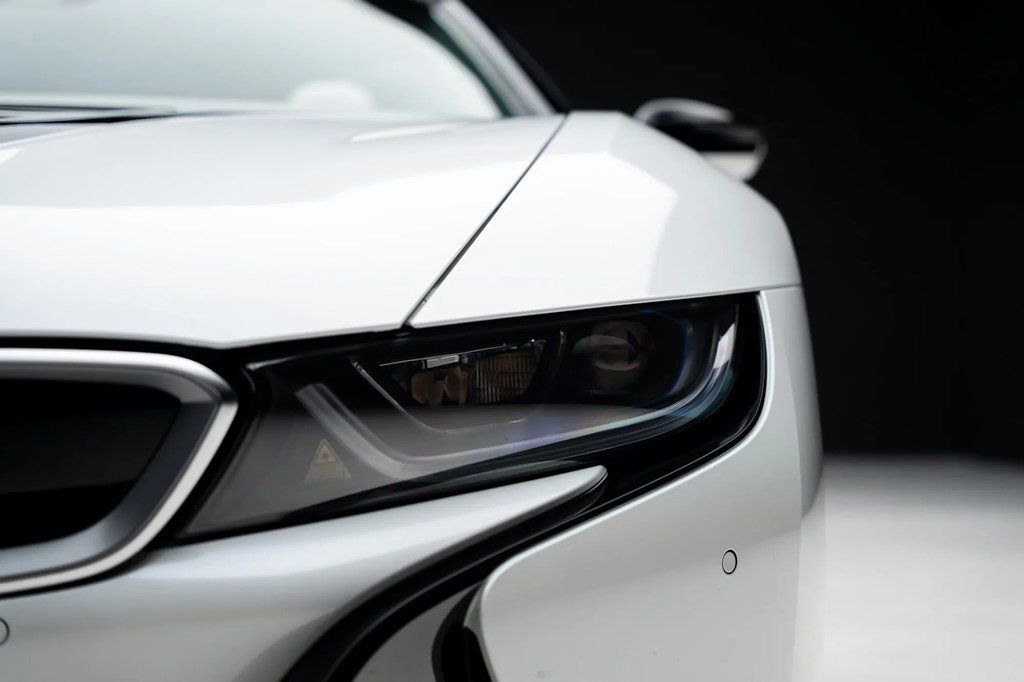 Used 2019 BMW i8 Roadster AWD/4WD image 10