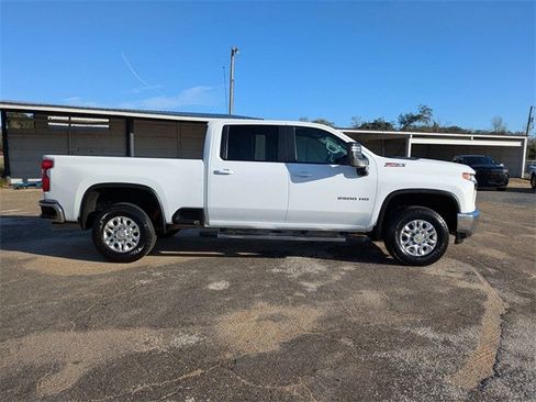 Used 2023 Chevrolet Silverado 2500 LT w/ Convenience Package image 3