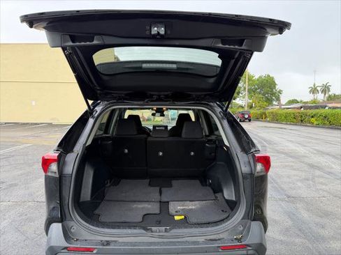 Used 2020 Toyota RAV4 LE image 16