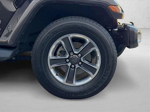 Used 2019 Jeep Wrangler Unlimited Sahara AWD/4WD image 22