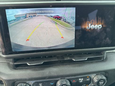 Used 2024 Jeep Wrangler Unlimited Sport AWD/4WD image 27