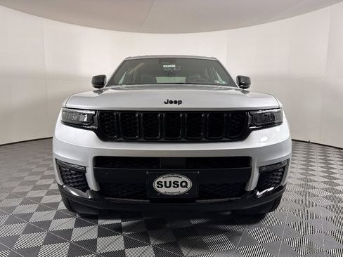 New 2025 Jeep Grand Cherokee L Limited w/ Black Appearance Package AWD/4WD image 2