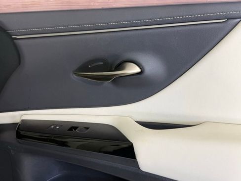 Certified 2025 Lexus ES 300h w/ Premium Package image 29