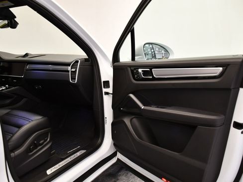 Used 2023 Porsche Cayenne S image 50