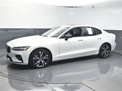 Used 2024 Volvo S60 B5 Core image 4