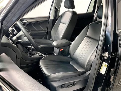 Used 2022 Volkswagen Tiguan SE image 25