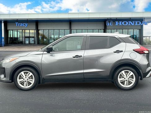 Used 2024 Nissan Kicks S image 11