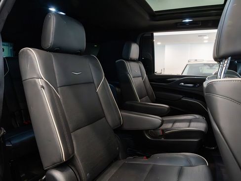 Used 2023 Cadillac Escalade ESV Sport AWD/4WD image 11