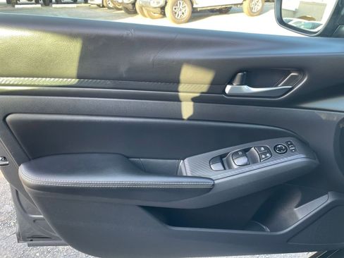 Used 2025 Nissan Altima 2.5 SV image 18