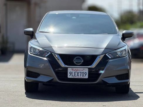 Used 2021 Nissan Versa SV FWD image 3