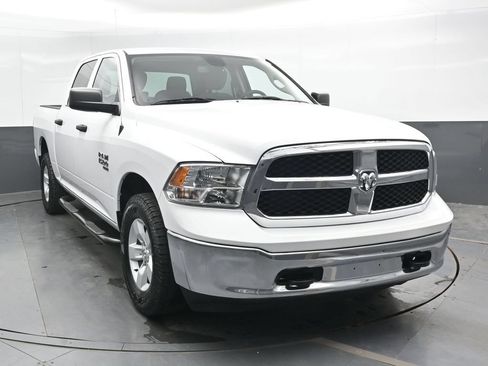 Used 2022 RAM 1500 Classic SLT AWD/4WD image 5