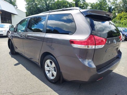 Used 2014 Toyota Sienna LE FWD image 6