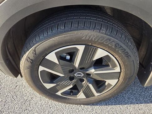 Used 2025 Nissan Kicks SR w/ Illumination Package FWD image 10