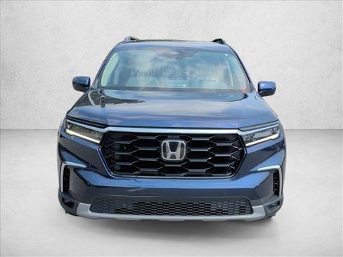 Used 2024 Honda Pilot Touring image 2