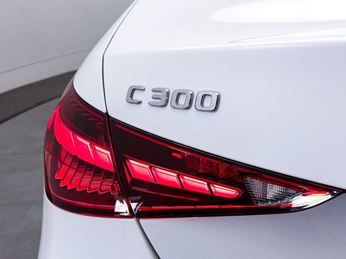 Used 2024 Mercedes-Benz C 300 Sedan image 4