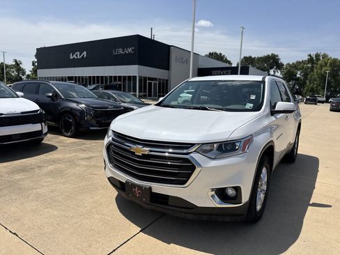 Used 2021 Chevrolet Traverse LT FWD image 4