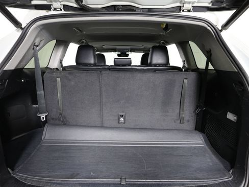 Used 2019 Toyota Highlander XLE w/ Carpet Mat Package (TMS) AWD/4WD image 20