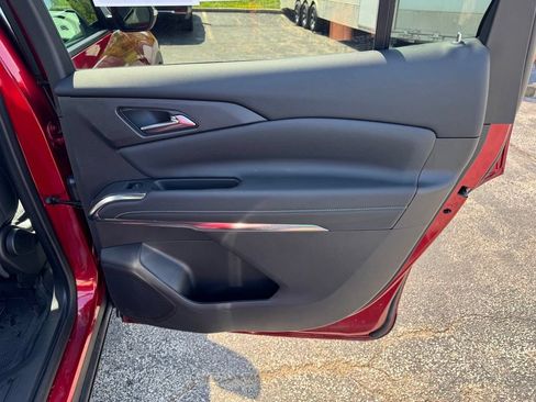 Used 2025 Chevrolet Traverse LT w/ LPO, Floor Liner Package AWD/4WD image 23