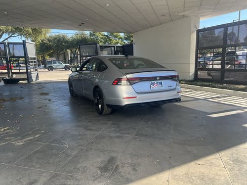 Used 2023 Honda Accord Sport image 4