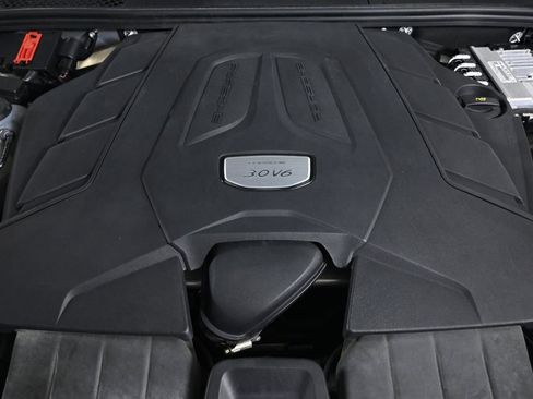 Certified 2023 Porsche Cayenne AWD/4WD image 25