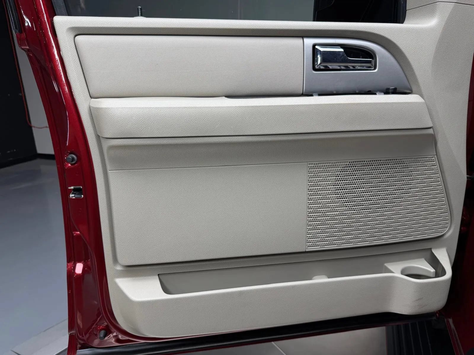 Used 2013 Ford Expedition Limited RWD image 29