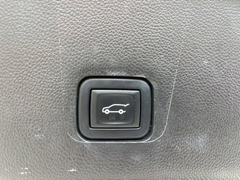 Used 2020 Chevrolet Traverse LT FWD image 7