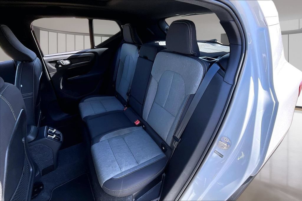 Used 2025 Volvo XC40 B5 Core AWD/4WD image 28