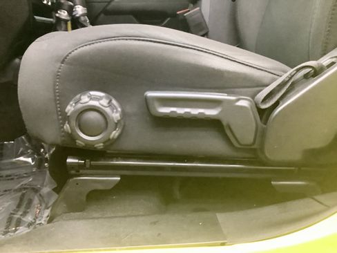 Used 2023 Jeep Wrangler Unlimited Sahara AWD/4WD image 14