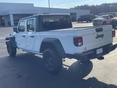 Certified 2025 Jeep Gladiator Sport AWD/4WD image 5