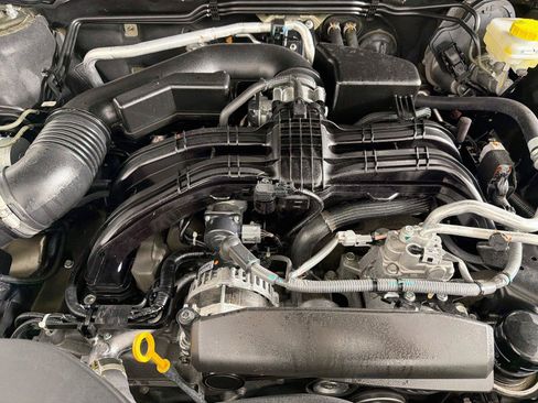 Used 2025 Subaru Outback Premium w/ Popular Package #1A AWD/4WD image 32