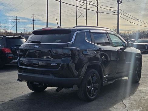 Used 2018 Jeep Compass Latitude w/ Popular Equipment Group AWD/4WD image 5