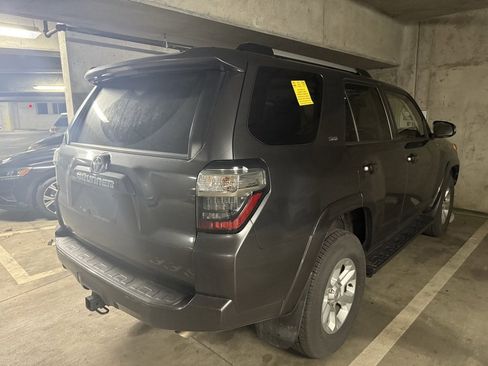 Used 2020 Toyota 4Runner SR5 Premium image 4