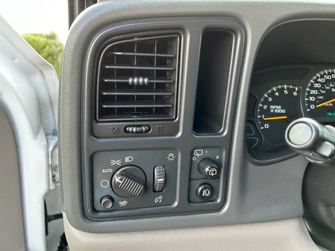 Used 2004 Chevrolet Suburban LS w/ Cargo Package RWD image 14