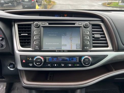 Used 2017 Toyota Highlander Limited Platinum image 29