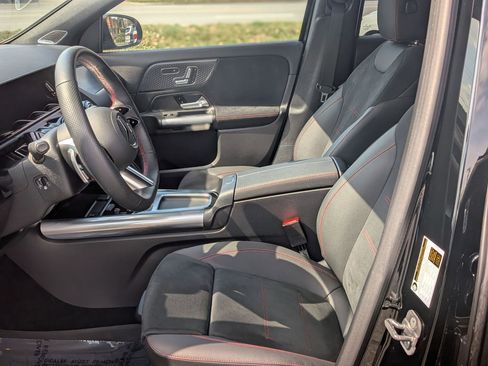 Used 2025 Mercedes-Benz GLA 250 4MATIC image 12