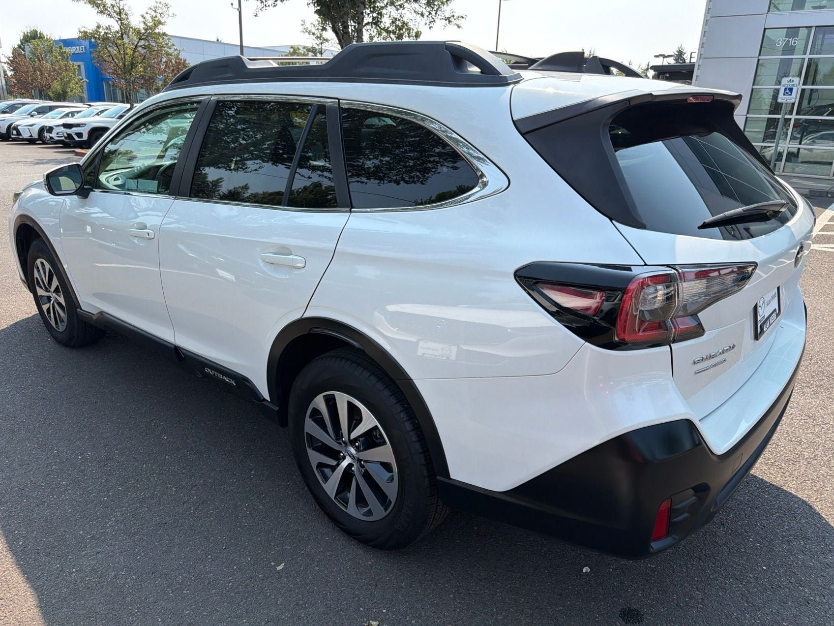 Used 2022 Subaru Outback Premium AWD/4WD image 2