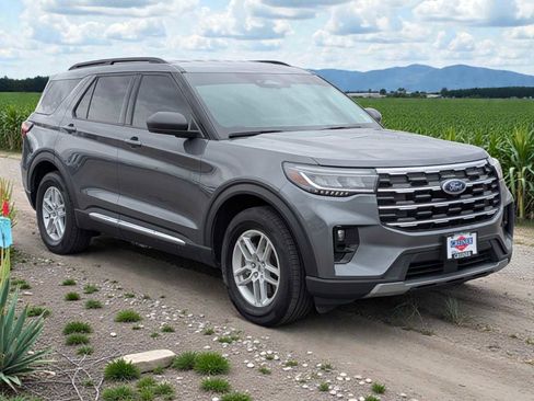 Certified 2025 Ford Explorer Active w/ Active Comfort Package image 8