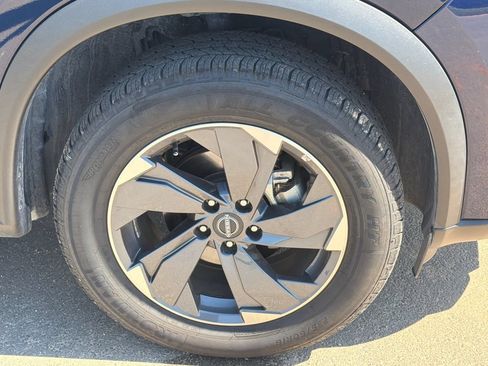 Used 2025 Nissan Rogue SV FWD image 12
