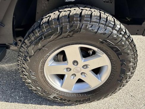 Used 2013 Jeep Wrangler Unlimited Sahara w/ Connectivity Group image 29