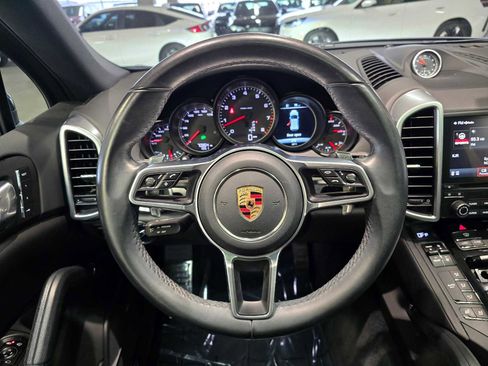 Used 2017 Porsche Cayenne image 11