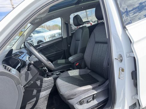 Used 2022 Volkswagen Tiguan SE image 12