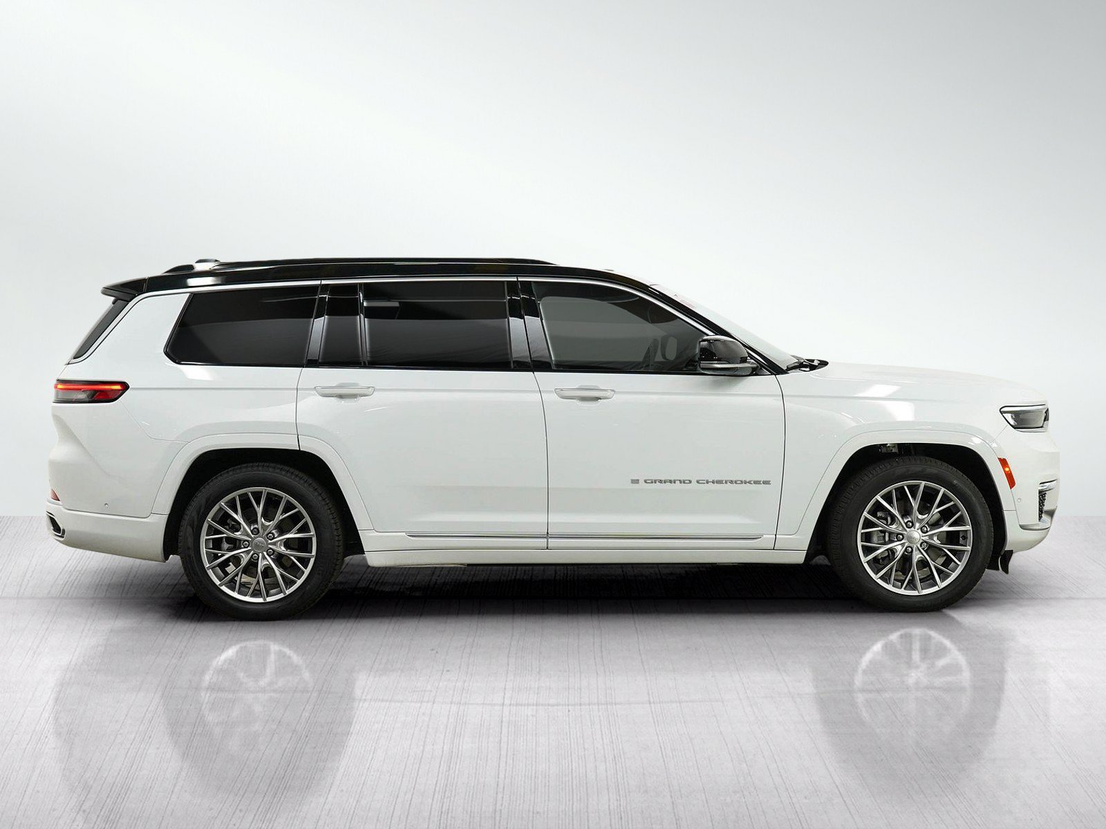Used 2024 Jeep Grand Cherokee L Summit w/ Advanced Protech Group IV AWD/4WD image 6