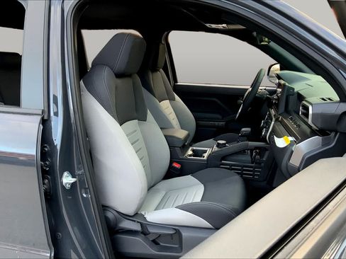 Used 2025 Toyota Tacoma TRD Sport AWD/4WD image 9